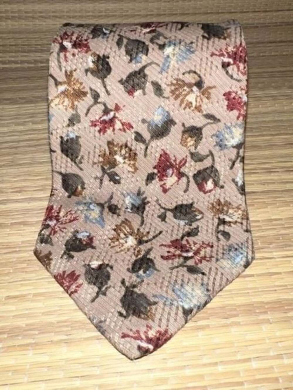 Structure Vintage Floral Pattern 100% Silk Necktie
